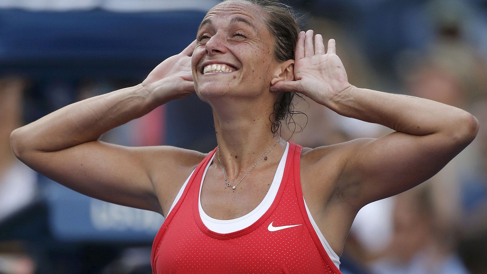 Roberta Vinci celebra su triunfo sobre Serena Williams.