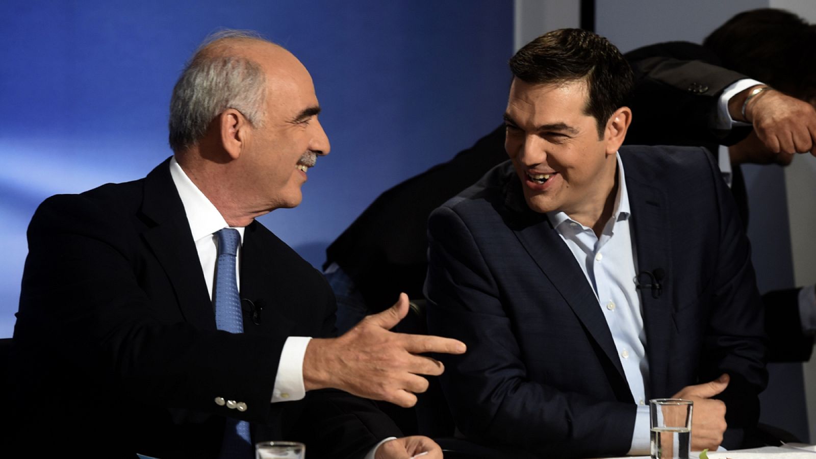 Alexis Tsipras y Vangelis Meimarakis líderes de Syriza y Nueva Democracia, durante el debate televisivo del lunes