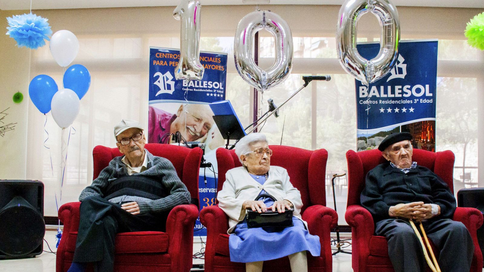 Tres centenarios celebran el cumpleaños de Ángel Serrano que cumple 106