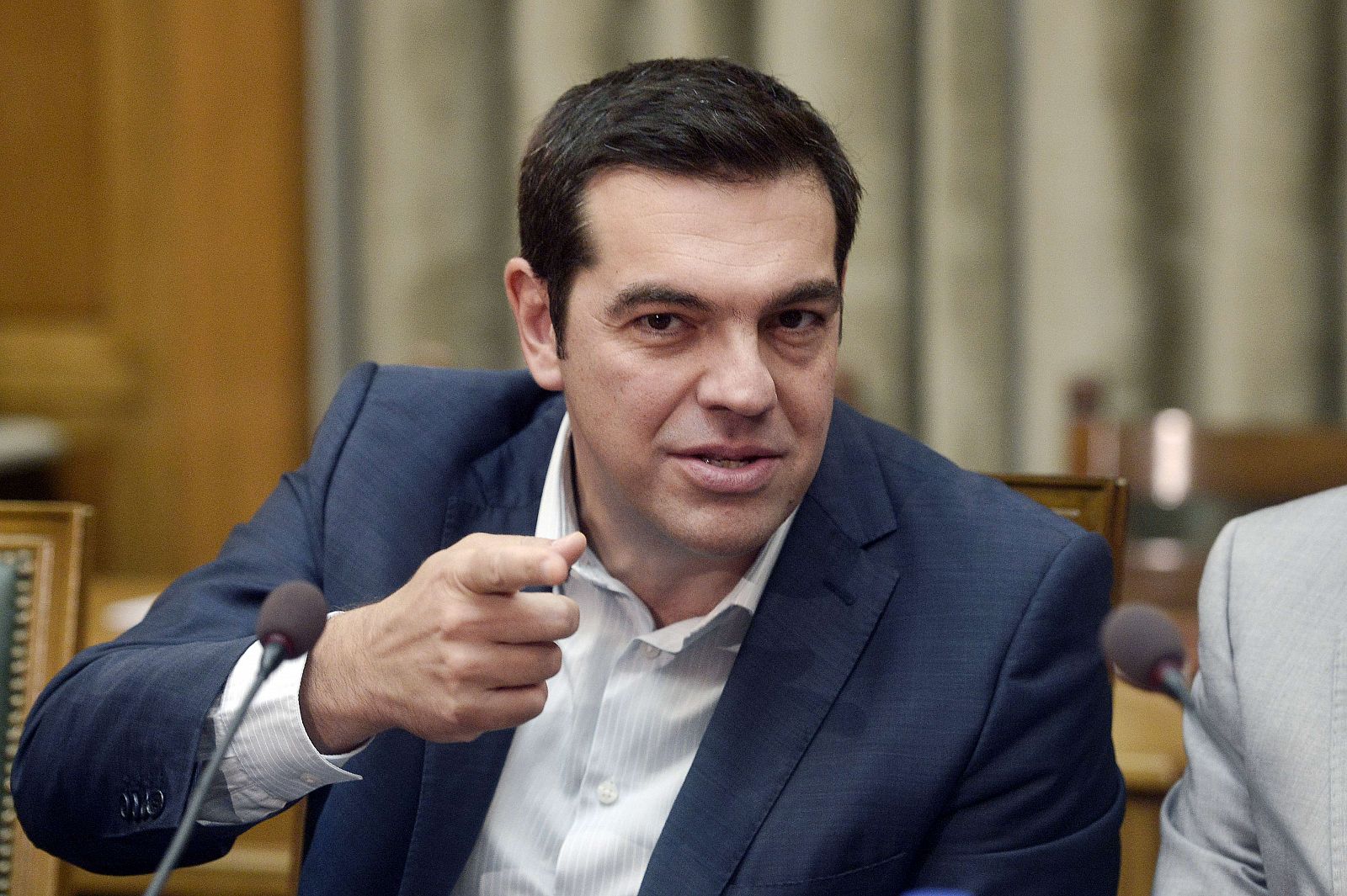 Alexis Tsipras se dirige a su equipo durante el primer Consejo de Ministros tras la victoria electoral de Syriza.