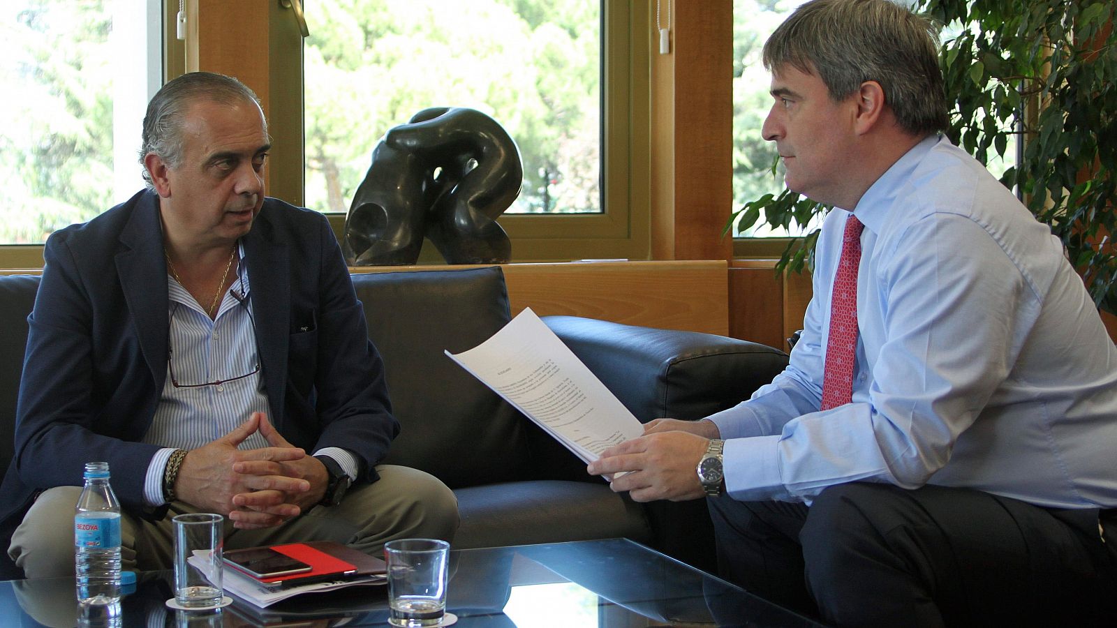 El presidente de la Federación Española de Baloncesto, José Luis Sáez, reunido con el secretario de Estado para el Deporte, Miguel Cardenal