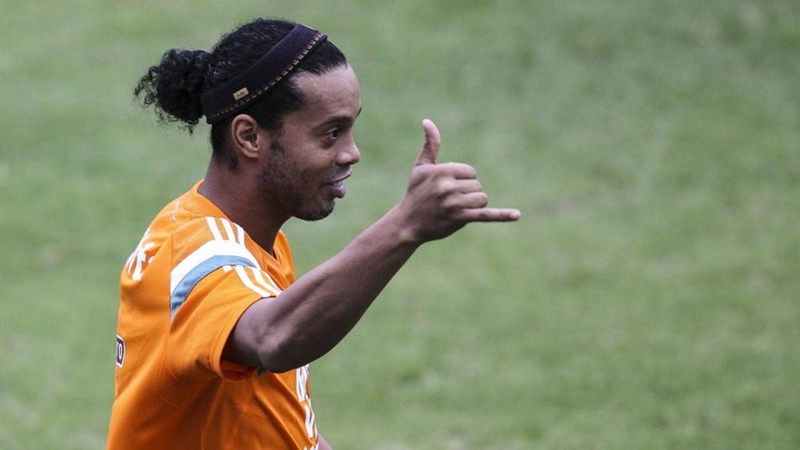 Ronaldinho deja el Fluminense dos meses y medio después