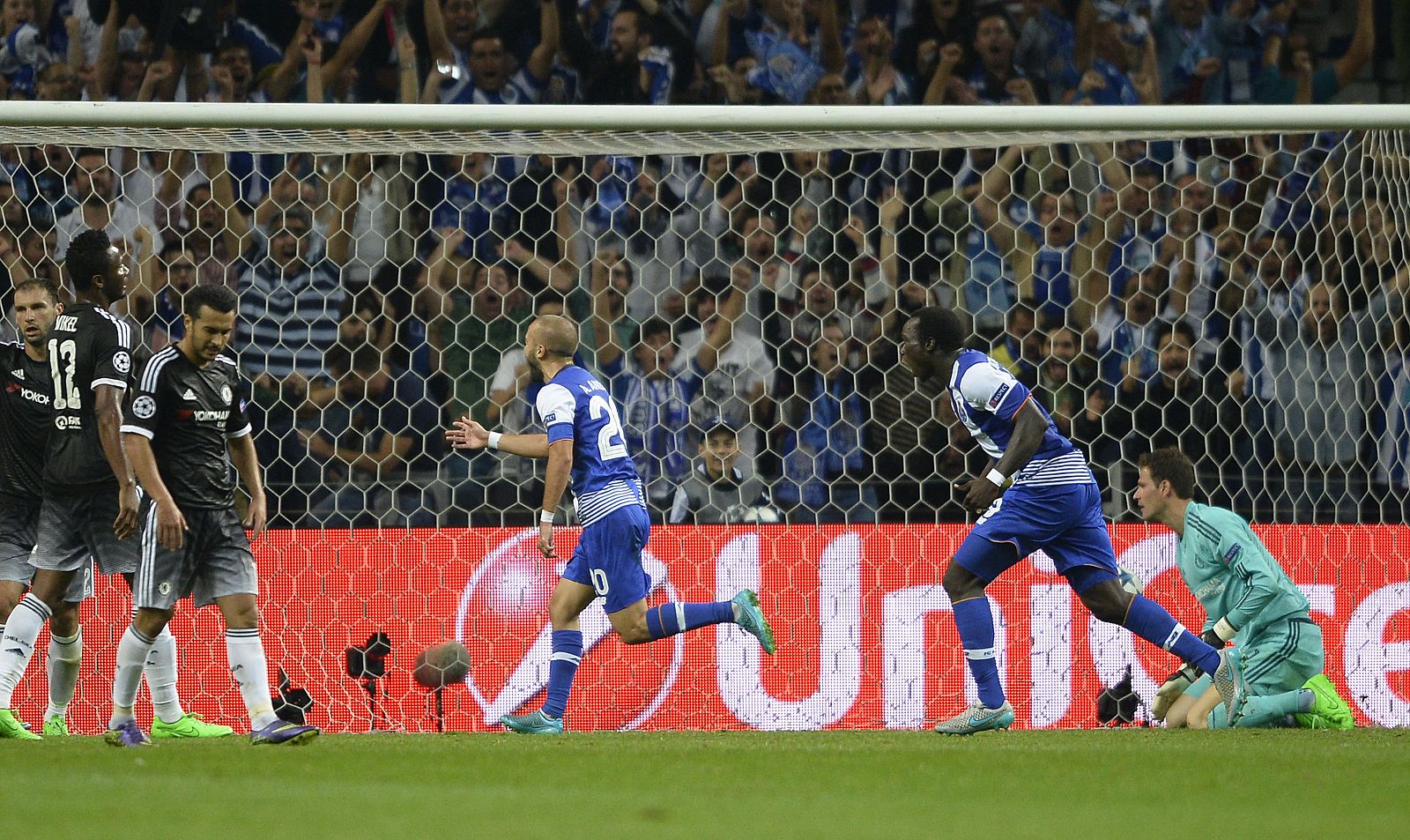 Andre celebra el 1-0 para el Oporto ante el Chelsea