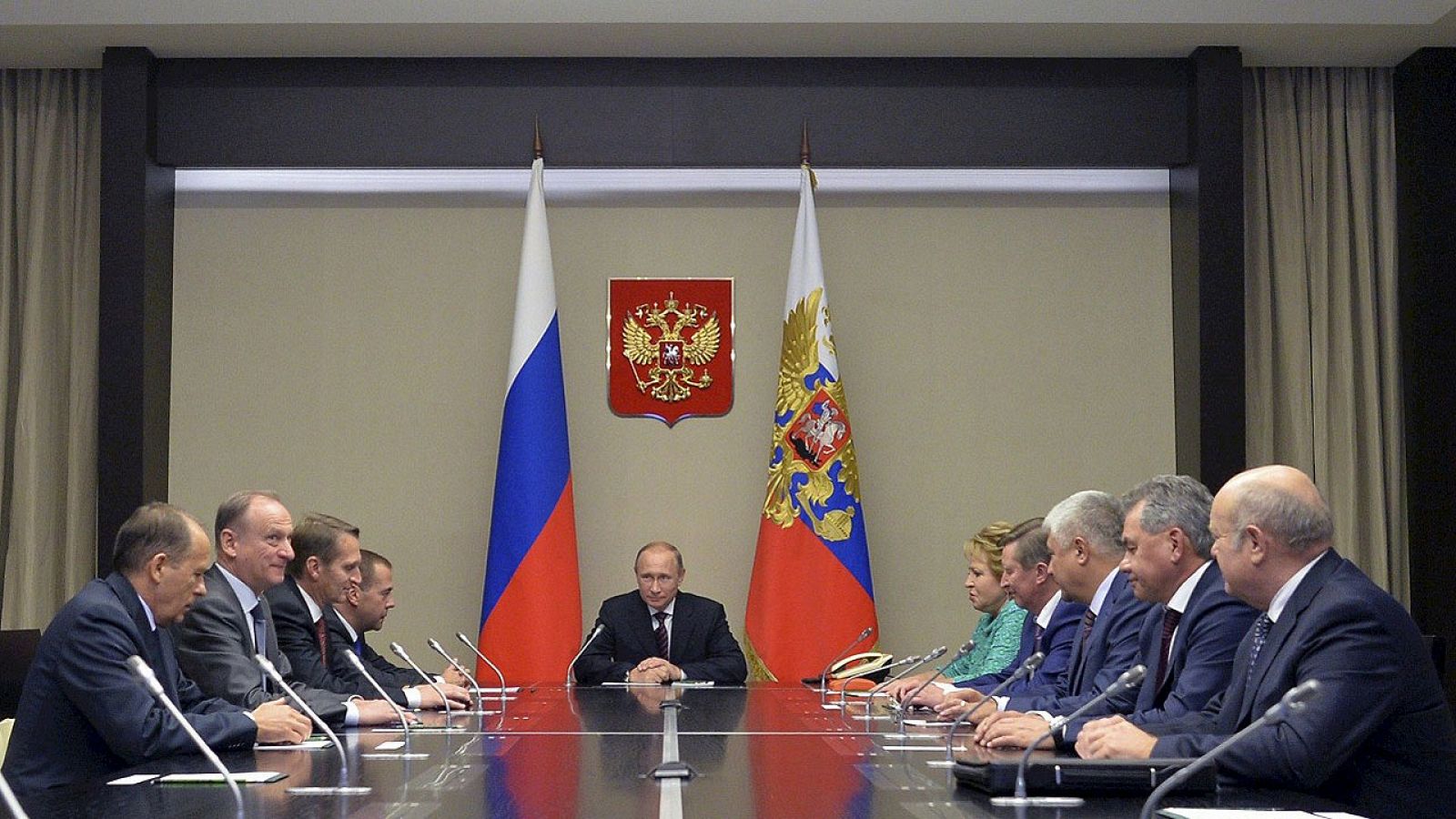 El presidente ruso, Vladímir Putin (en el centro) con los miembros de su Consejo de Seguridad en Moscú, el 29 de septiembre de 2015. REUTERS/Alexei Druzhinin/RIA Novosti/Kremlin