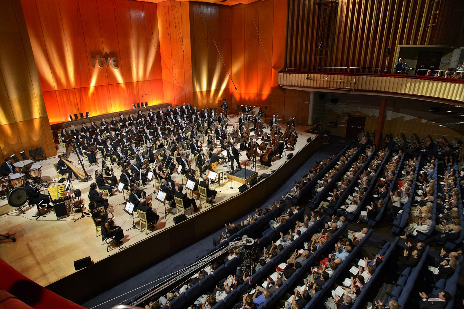 Concierto de la Orquesta y Coro RTVE y Amancio Prada en el Teatro Monumental de Madrid