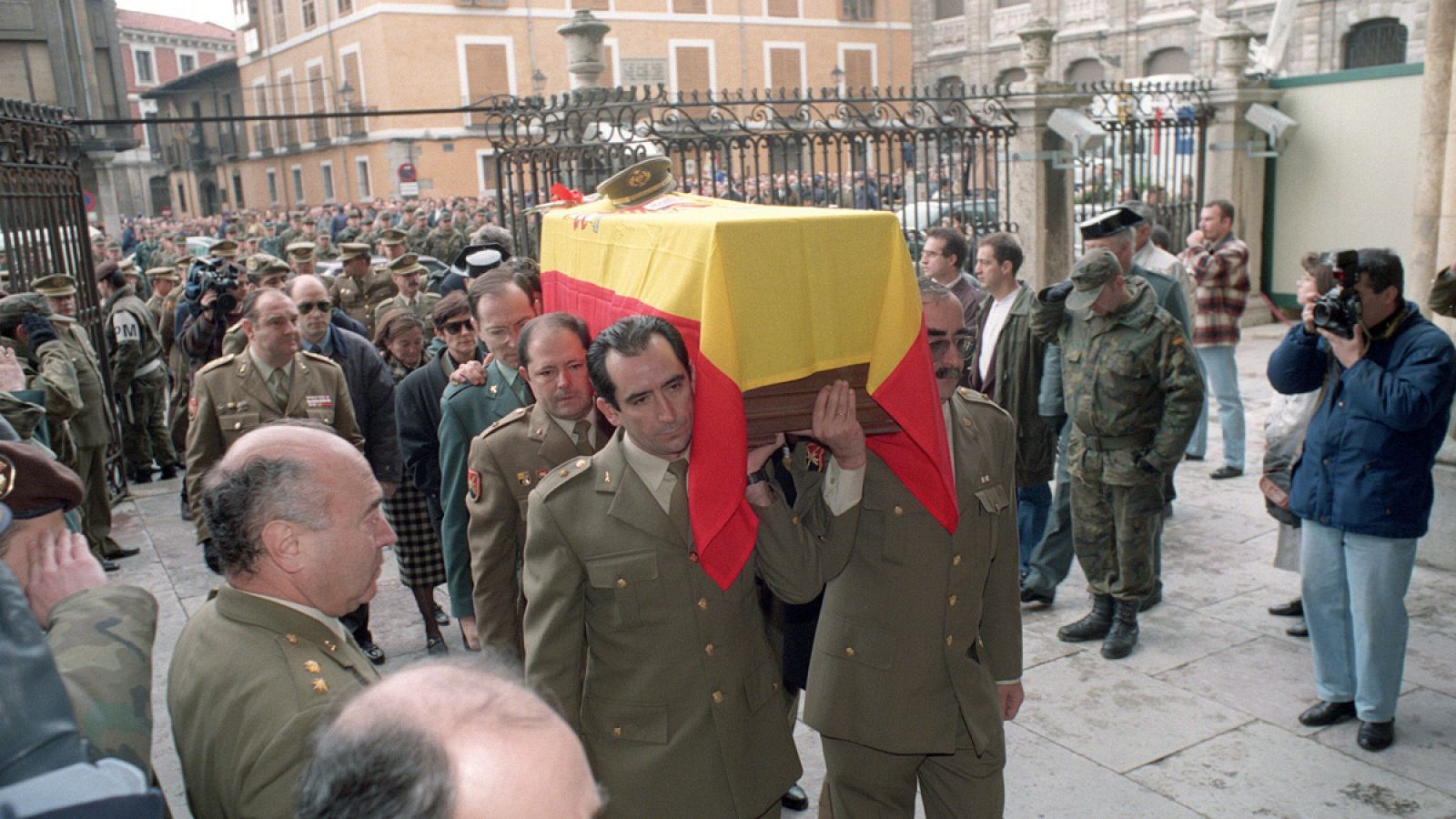 Funeral del comandante de Artillería, Luciano Cortizo Alonso, tras haber sido víctima de un atentado del grupo terrorista ETA.