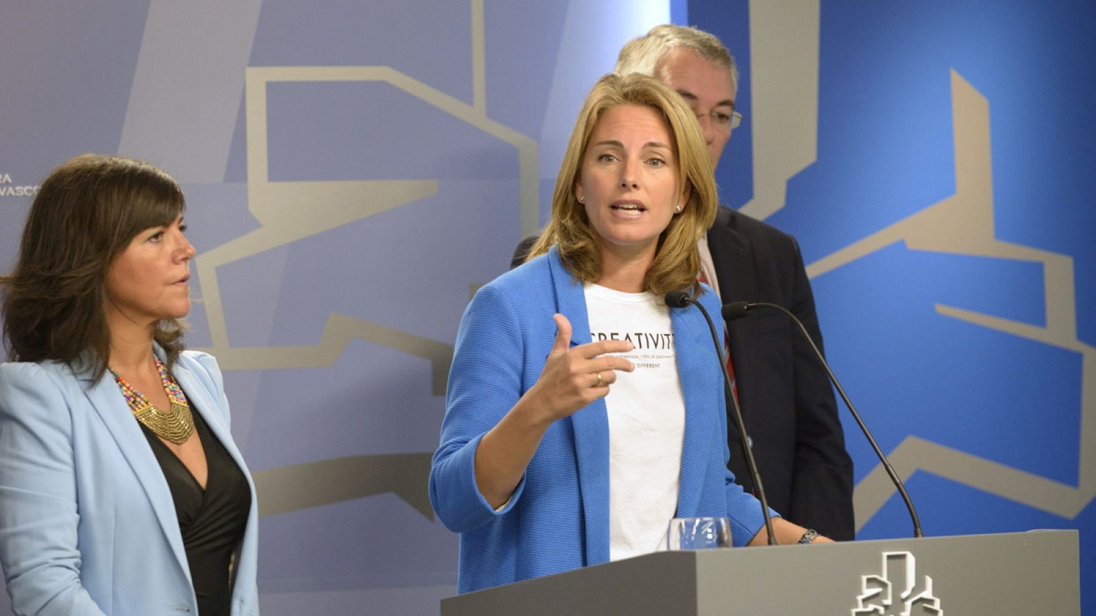 La presidenta del PP vasco, Arantxa Quiroga, en una rueda de prensa.
