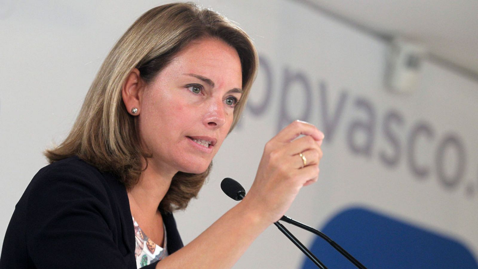 La presidenta del PP vasco, Arantza Quiroga, en una comparecencia ante los medios
