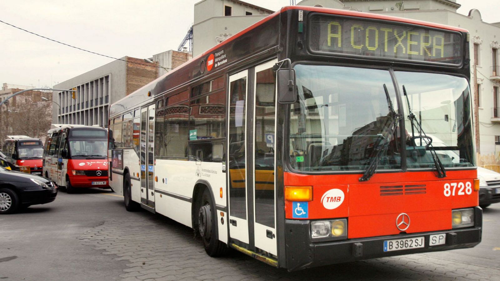 Un autobús metropolitano de Barcelona en una imagen de archivo