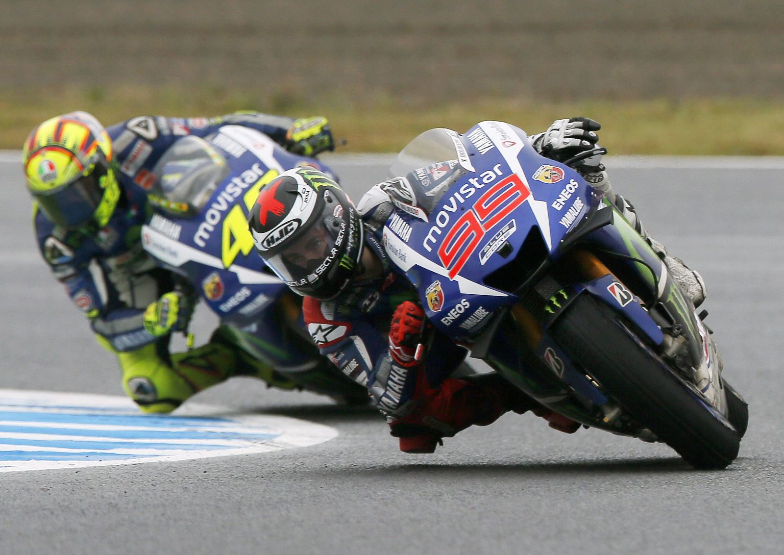 El italiano Valentino Rossi y el español Jorge Lorenzo durante el último GP de Japón.