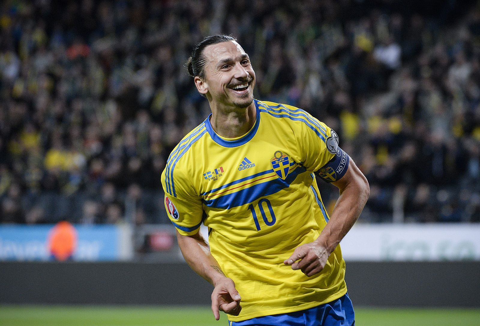 Zlatan Ibrahimovic celebra el gol conseguido ante Moldavia durante la fase de clasificación.
