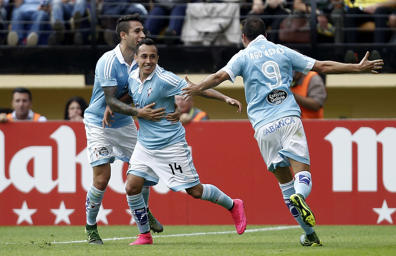 Orellana celebra con sus compañeros su gol frente al Villarreal.