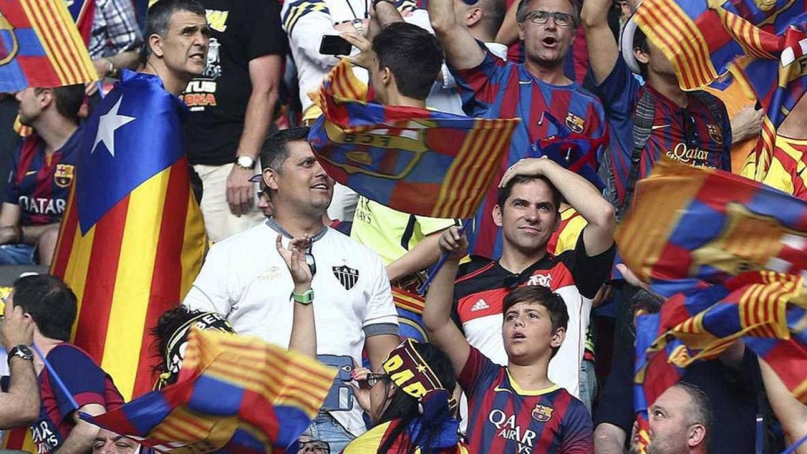 Imagen de los aficionados con las esteladas en el Camp Nou