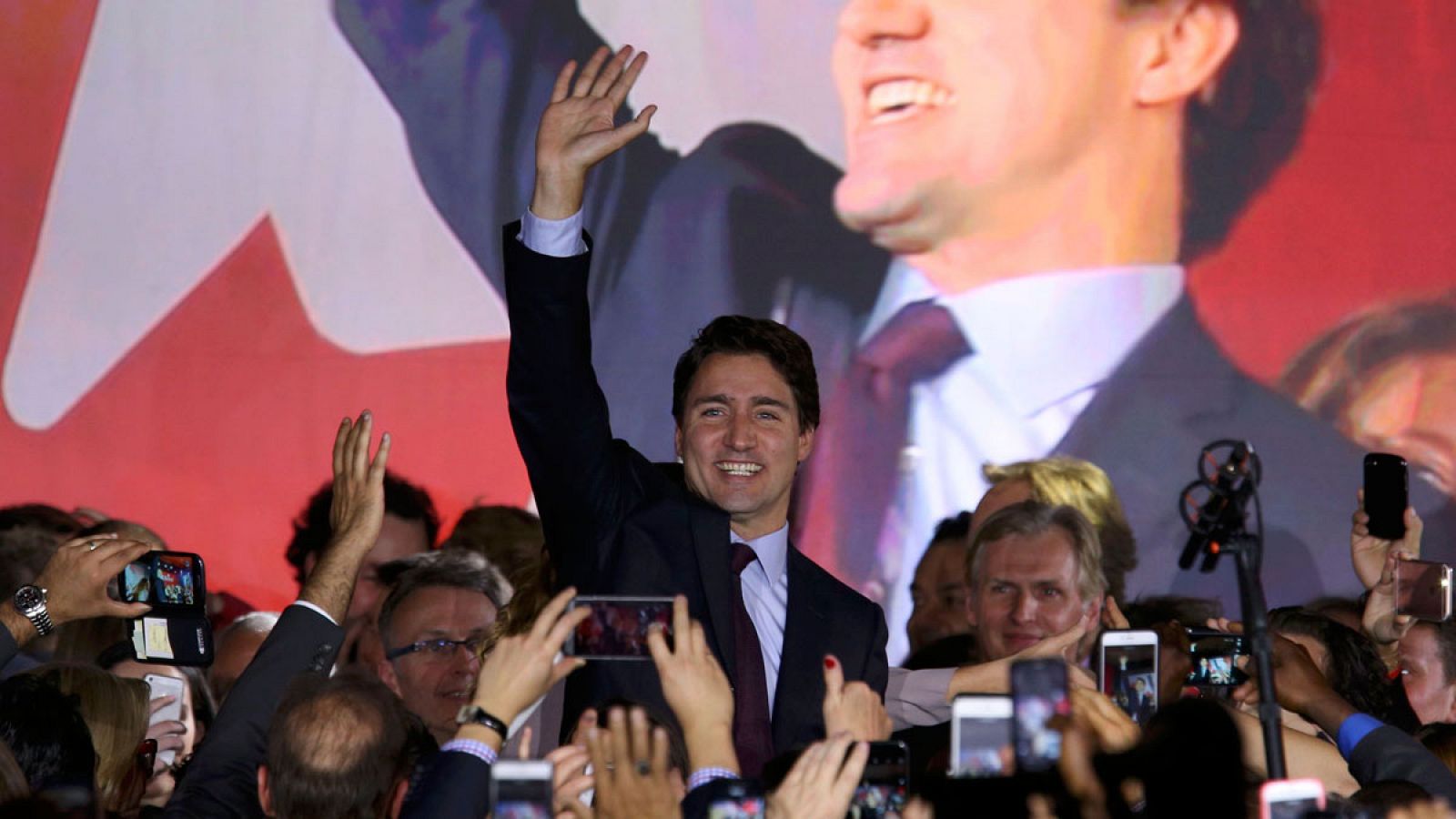 El l&iacute;der del Partido Liberal, Justin Trudeau, celebra su victoria en las elecciones generales de Canad&aacute;.