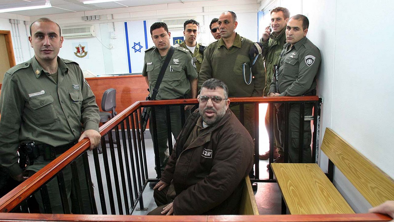 Fotografía de archivo de Hasan Yusef, líder de Hamás en Cisjordania, durante un juicio en un tribunal israelí en 2006. REUTERS/Ammar Awad