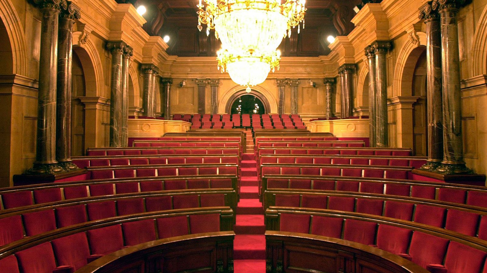 Imagen del hemiciclo del Parlament de Cataluña vacío.