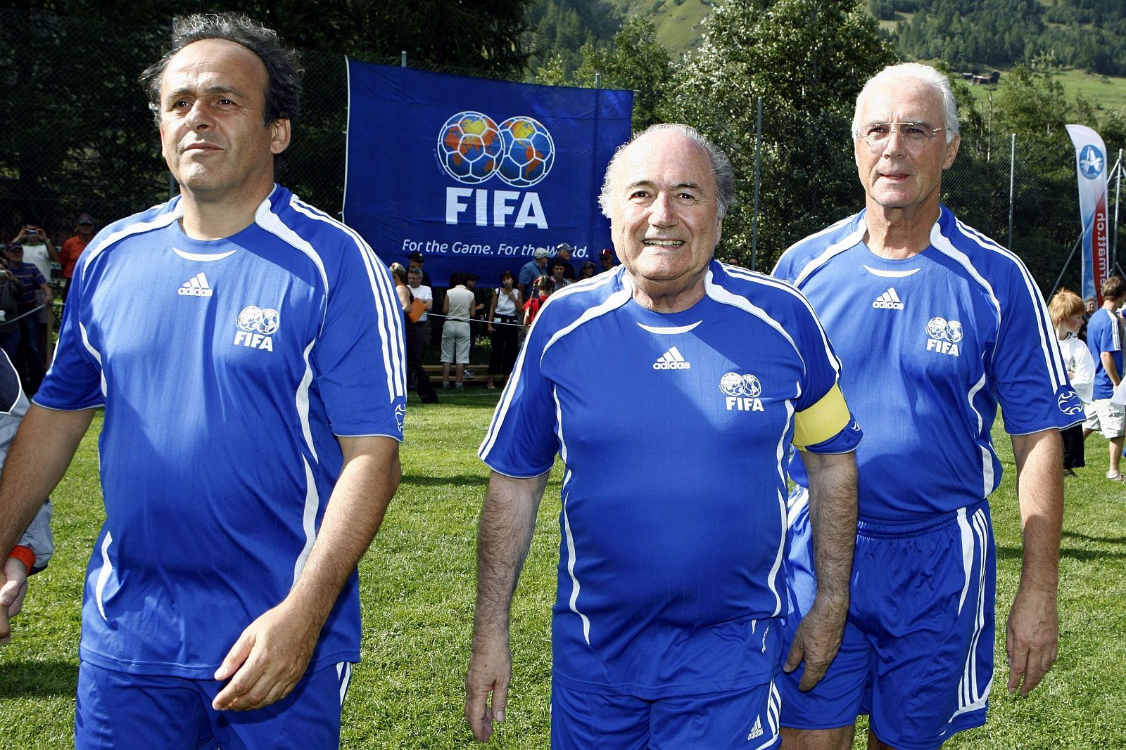 Fotografía de archivo de Blatter, Platini y Beckenbauer.