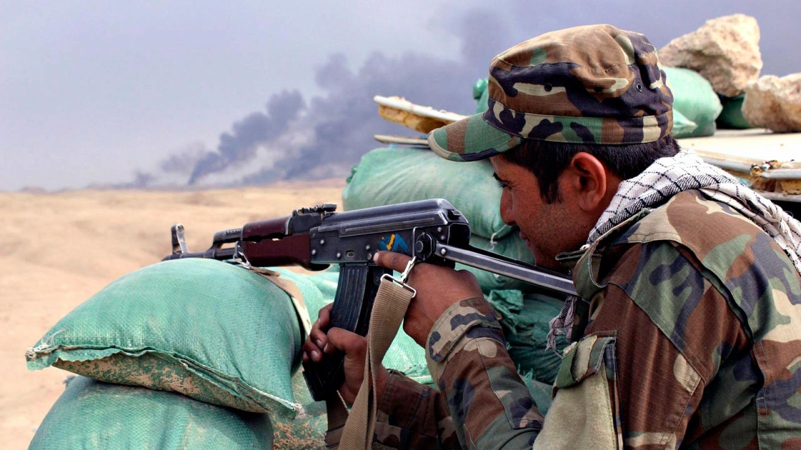 Un soldado iraquí, durante un combate contra el Estado Islámico