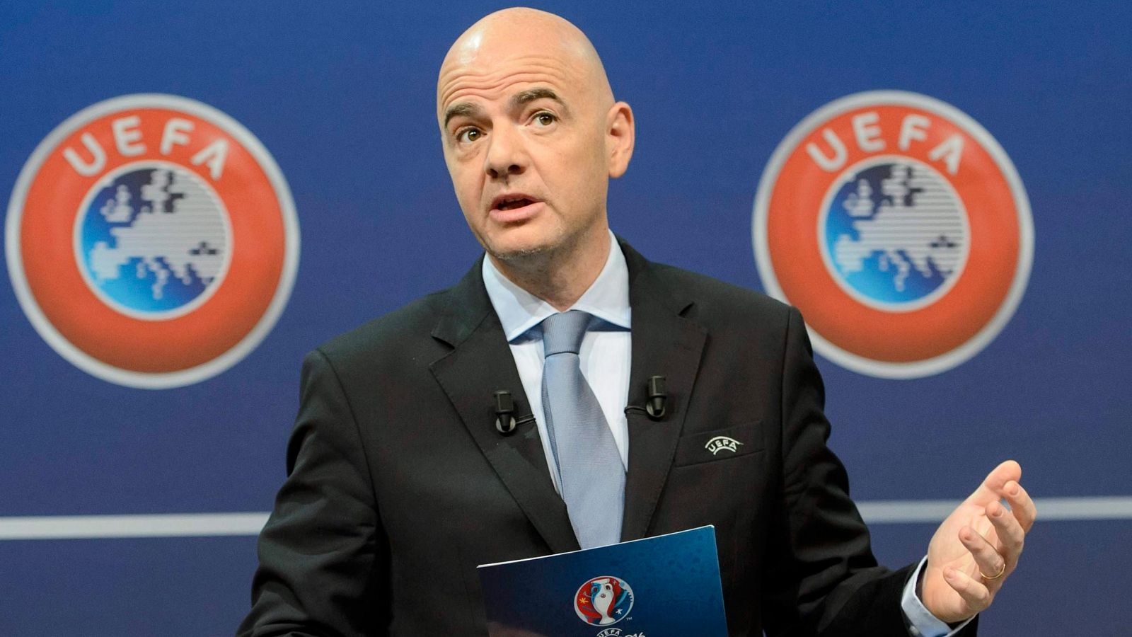 La UEFA presenta a Gianni Infantino como candidato a la presidencia de la FIFA
