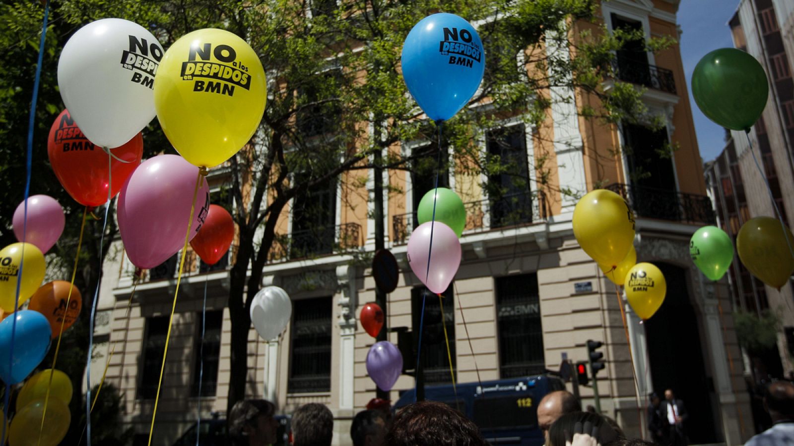 Protesta ante la sede de BMN en Madrid
