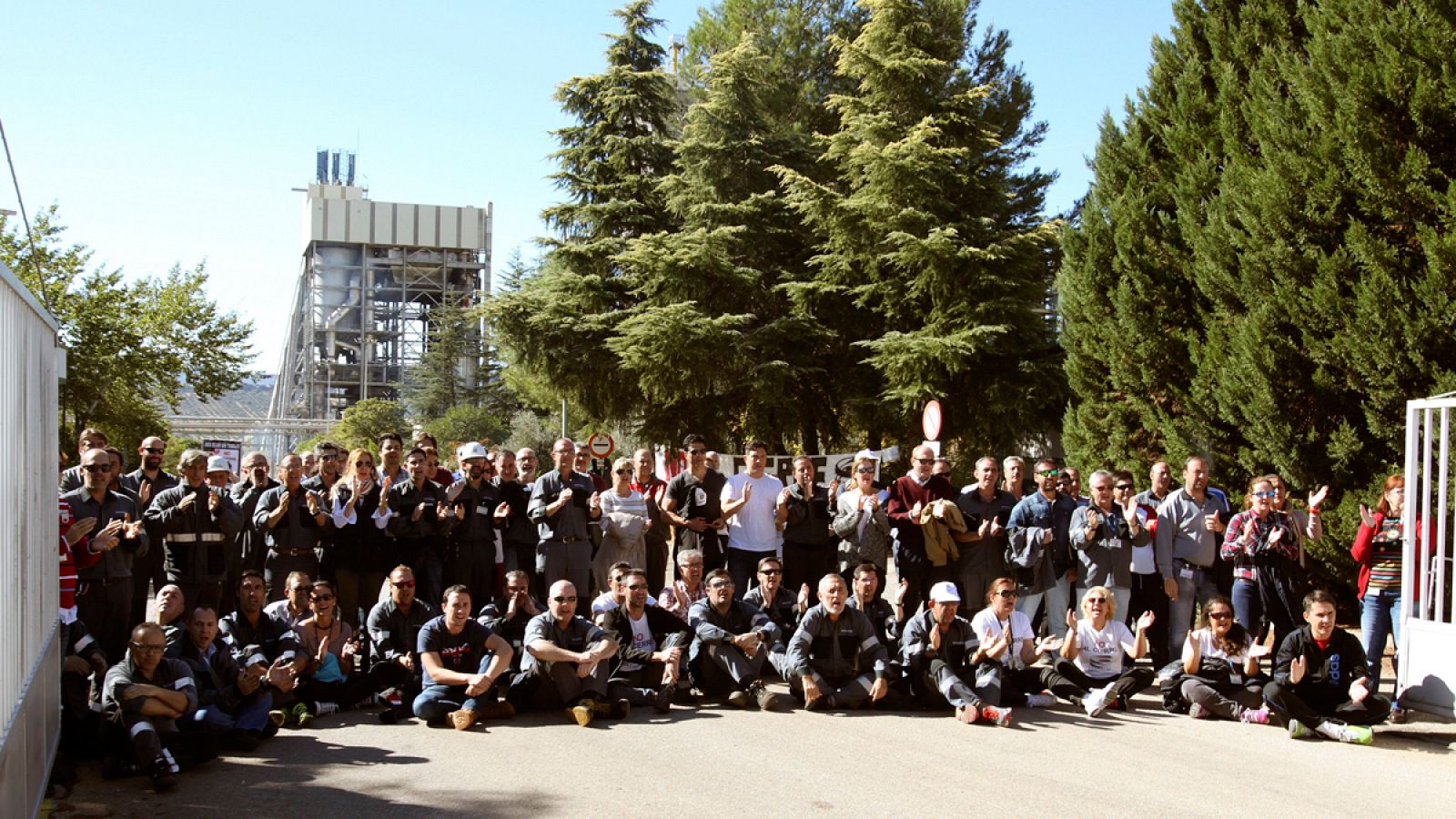 Los trabajadores de Elcogas, satisfechos tras prorrogarse la desconexión de la planta