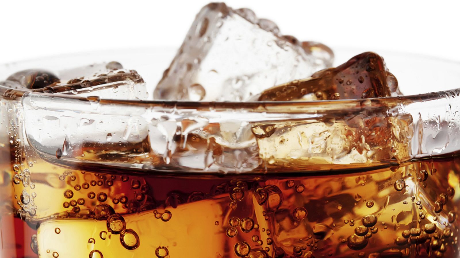 Las bebidas endulzadas son consumidas en todo el mundo, especialmente entre los más jóvenes.
