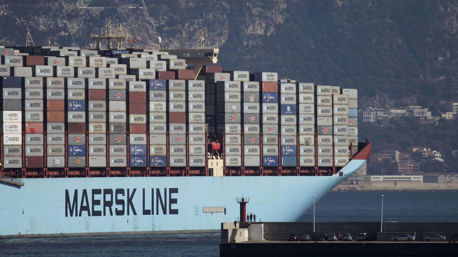 El barco "McKinney Moller", de Maersk, con destino al mercado asiático a su salida del puerto de Algeciras, el pasado mes de enero