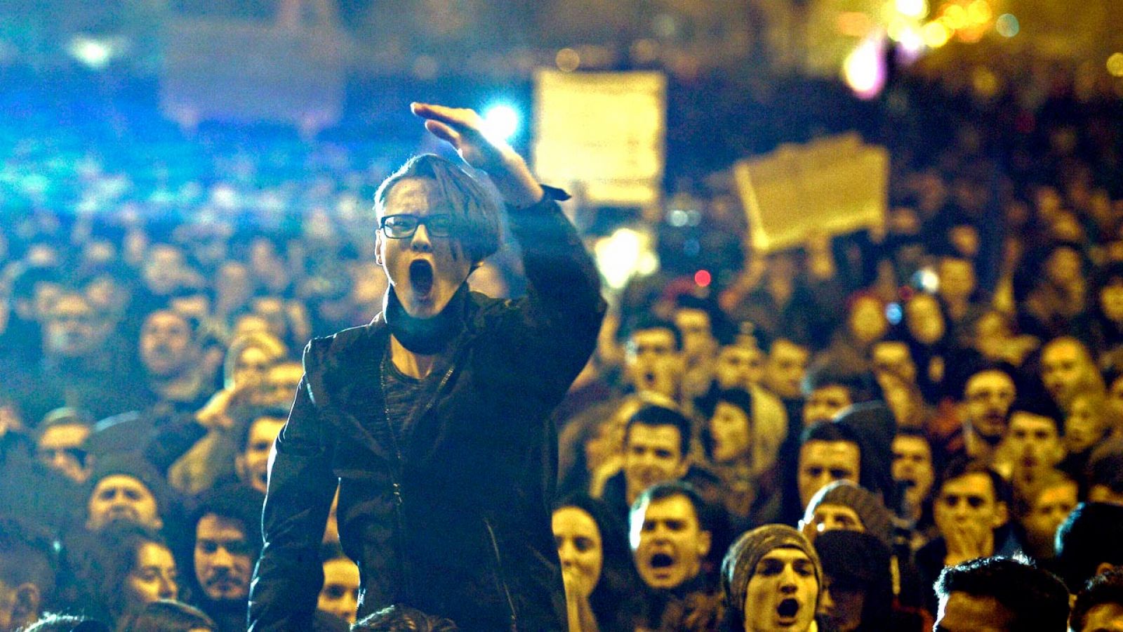 Miles de personas protestan en Bucarest para reclamar una reforma política este miércoles