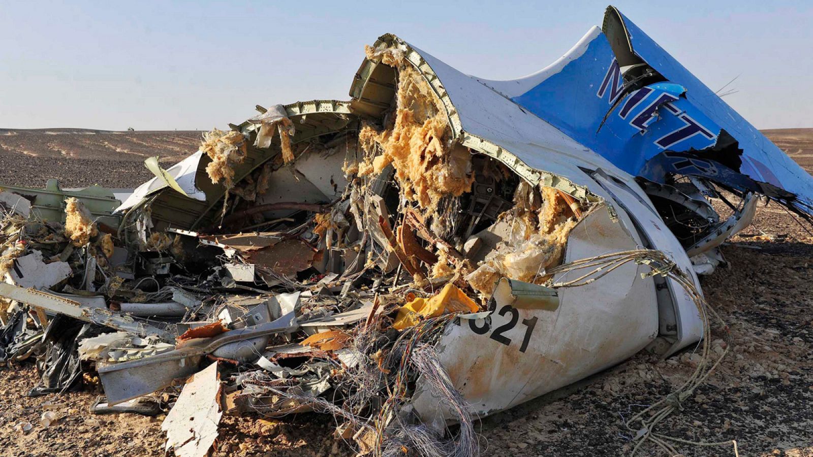 Sección de cola del Airbus 321 estrellado en la península de Sinaí.