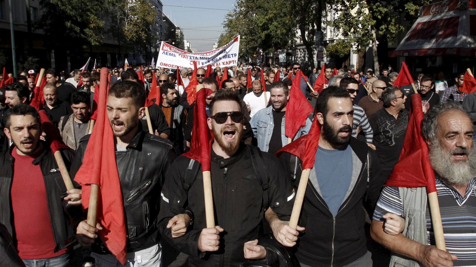 Un grupo de manifestantes comunistas del PAME en el centro de Atenas