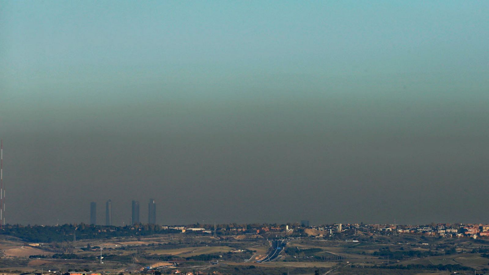 Vista de Madrid desde la zona norte, después de dos días consecutivos de niveles altos de concentración de dióxido de nitrógeno (NO2), nocivo para la salud, en la ciudad.