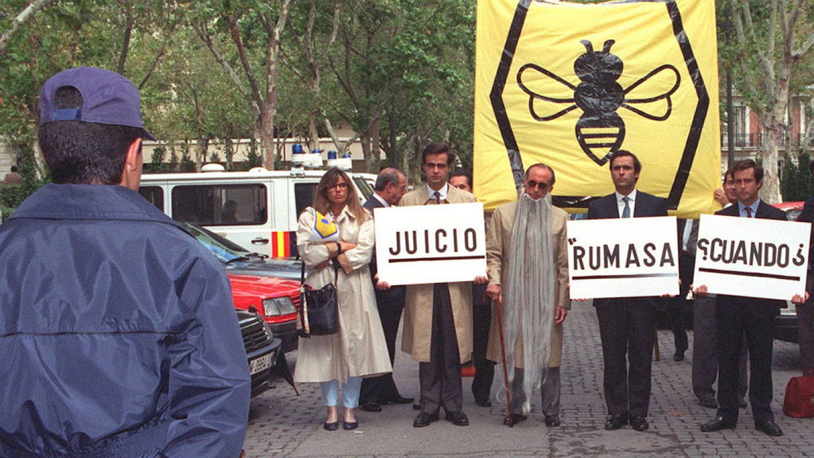 Ruiz Mateos disfrazado de "Matusalem" ante la Audiencia Nacional en la apertura del año judicial de 1993.