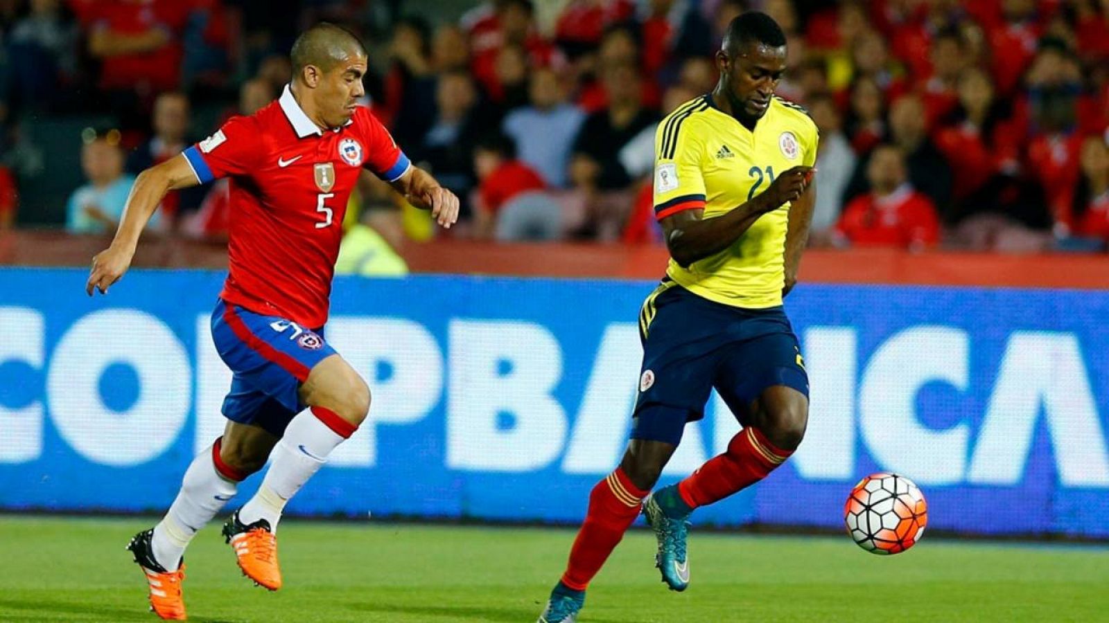 Jackson Martínez en el encuentro ante Chile