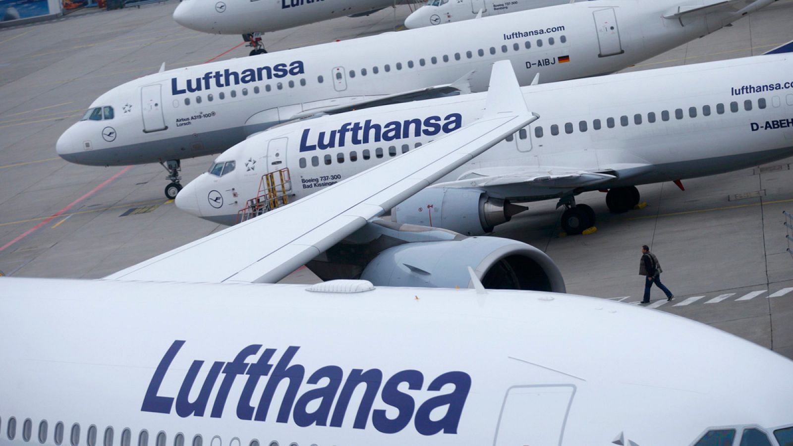 Aviones de Lufthansa en el aeropuerto de Fráncfort