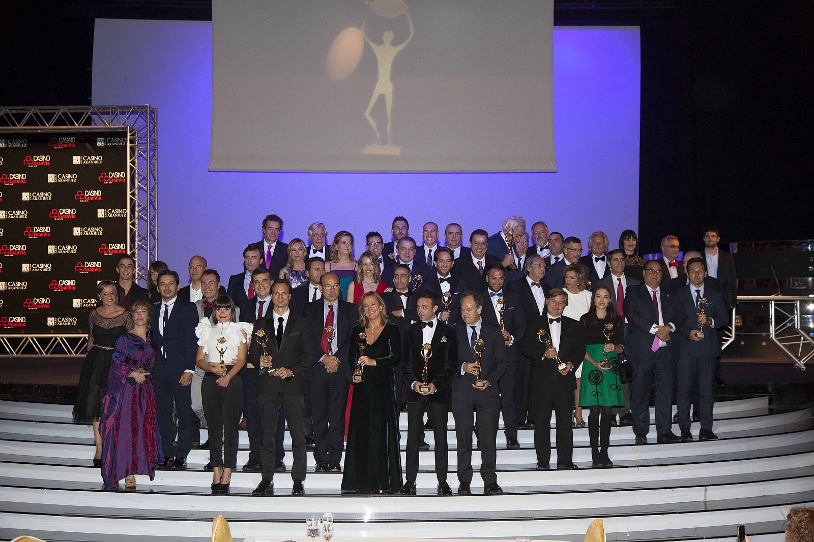 Foto de familia de los premiados con la Antena de Oro 2015
