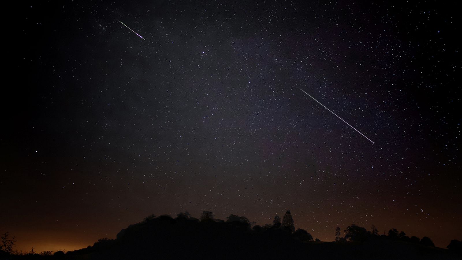 Las Leónidas son restos dejados a su paso por el cometa periódico 55P Tempel-Tuttle.