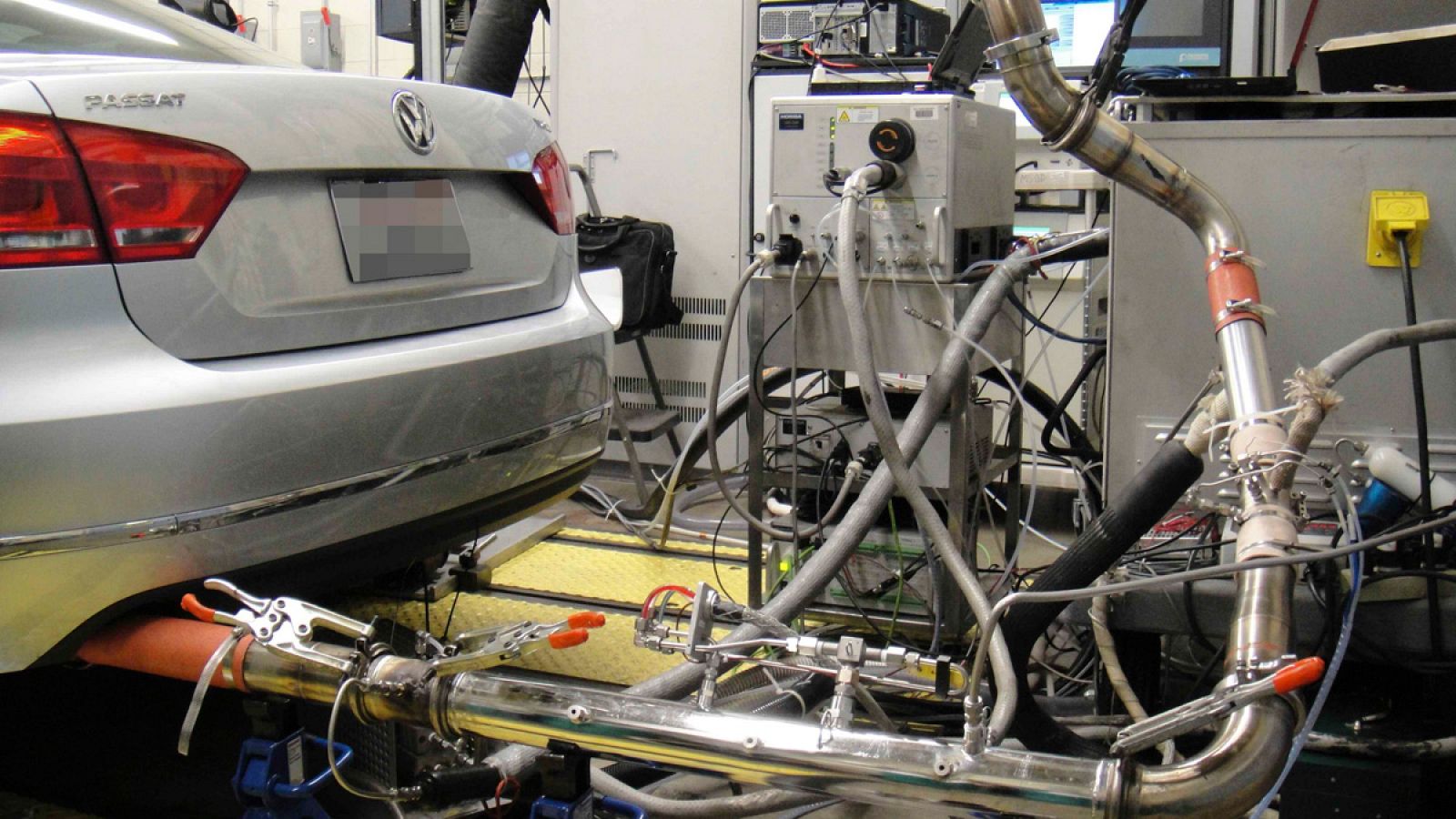 Control de emisiones a un vehículo de Volkswagen en la Universidad de West Virginia