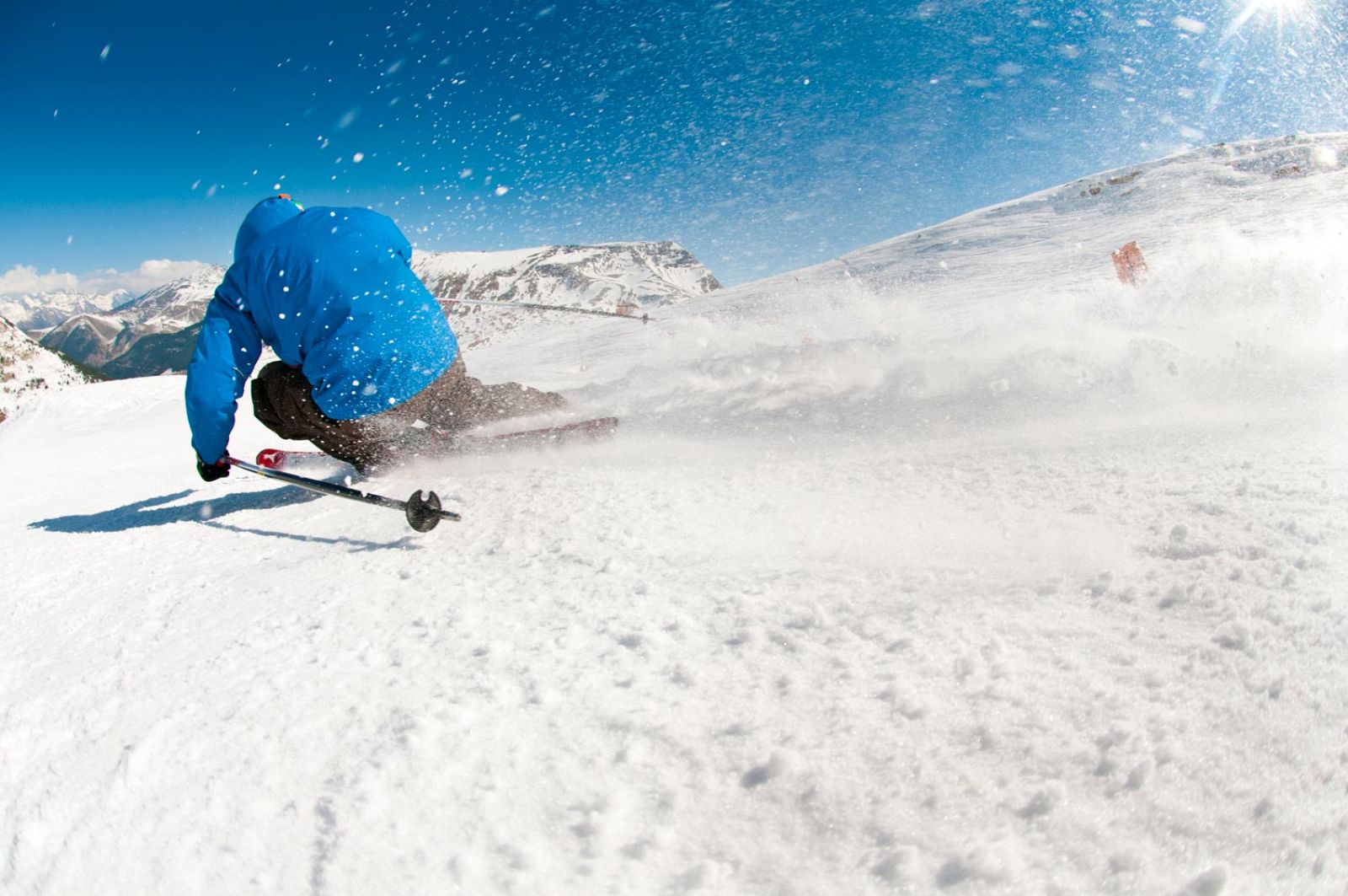 Imagen de un esquiador deslizando en Cerler.