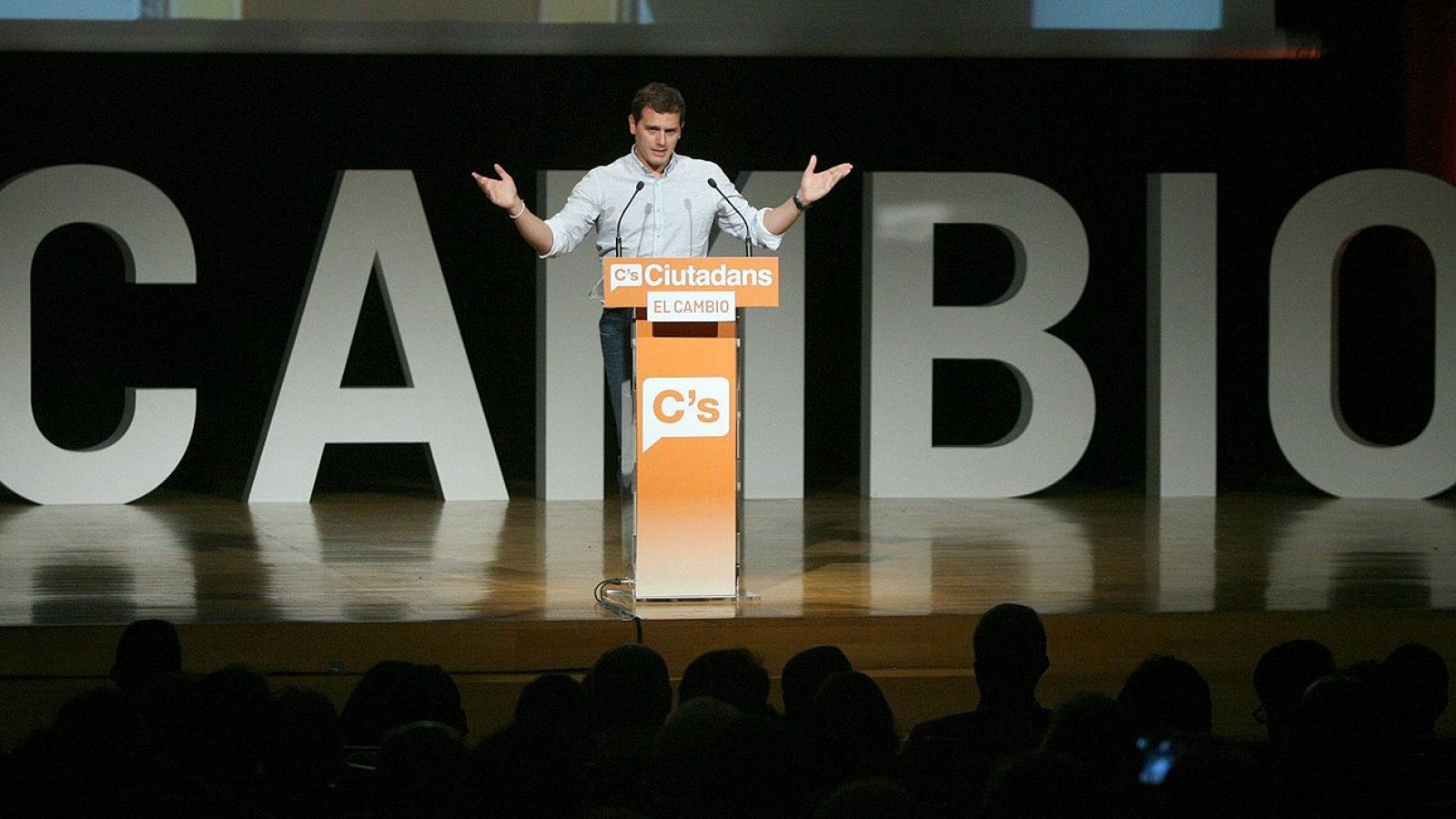 Albert Rivera, invitando al cambio en un mitin de campaña en Tarragona