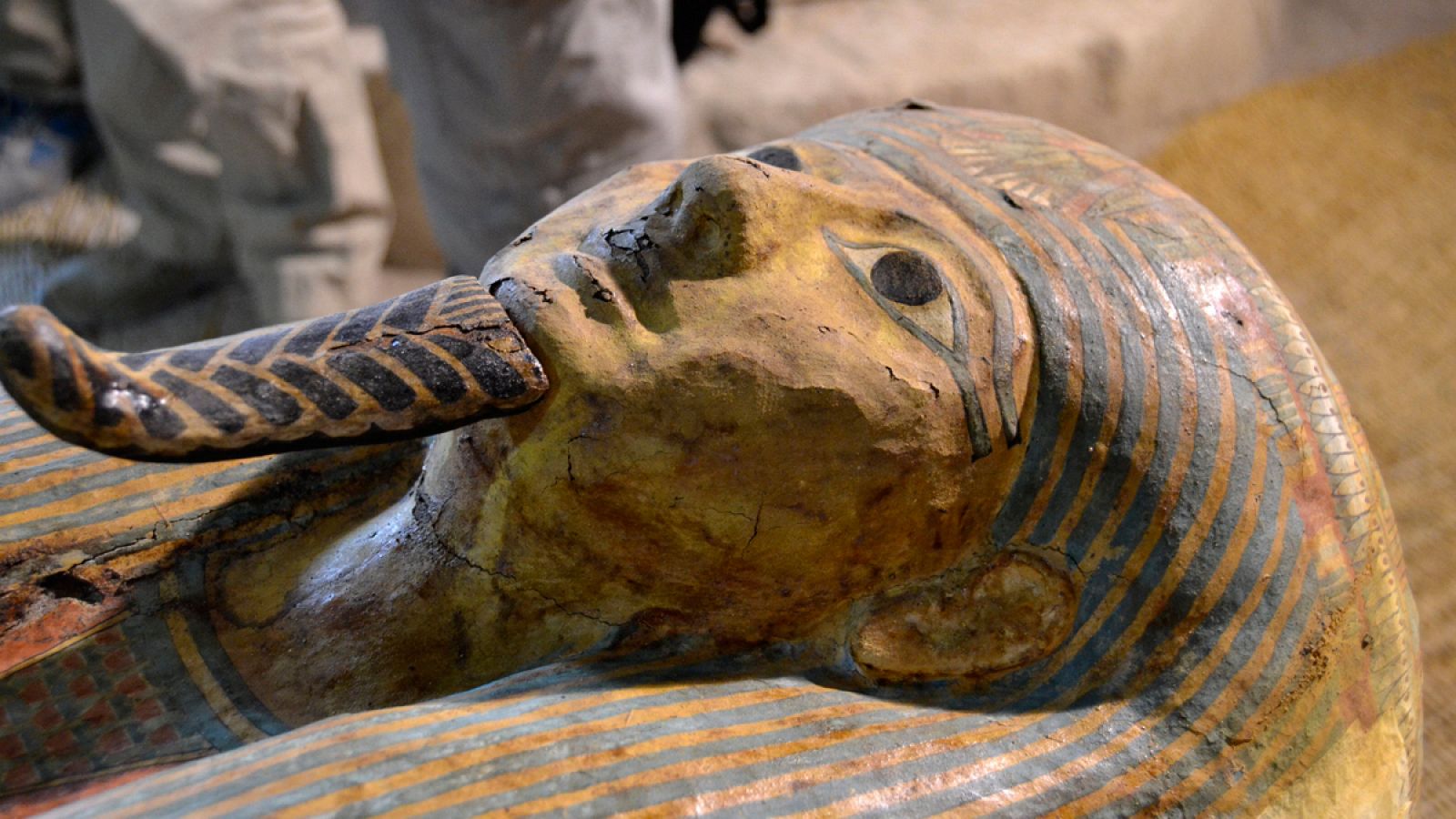 La tumba de un sacerdote del dios Amón Ra ha salido a la luz intacta en Luxor.