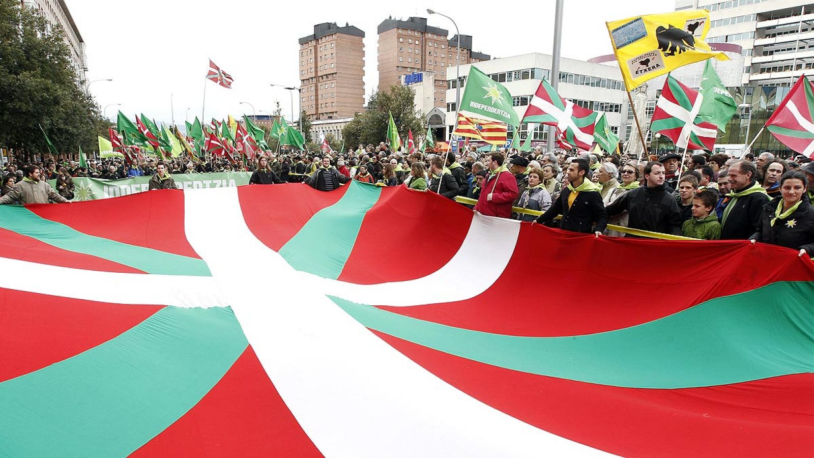Baja cuatro puntos, hasta el 21%, el número de vascos partidarios de la independencia de Euskadi