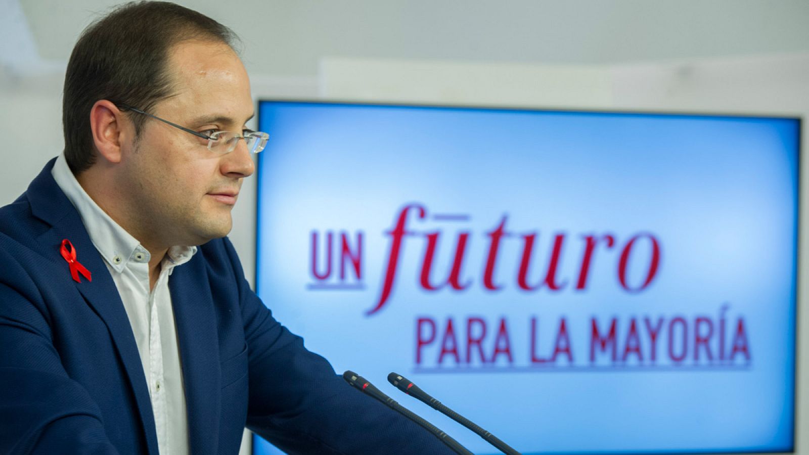 El secretario de Organización del PSOE, César Luena, presenta la campaña de su partido para el 20D.