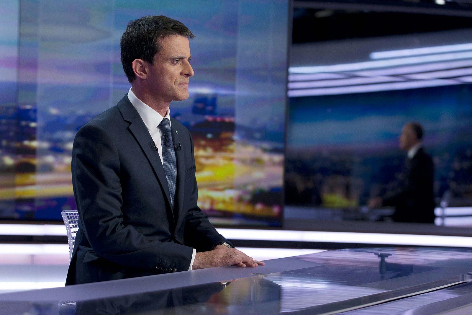 El primer ministro francés, Manuel Valls, durante la entrevista que ha ofrecido en TF1