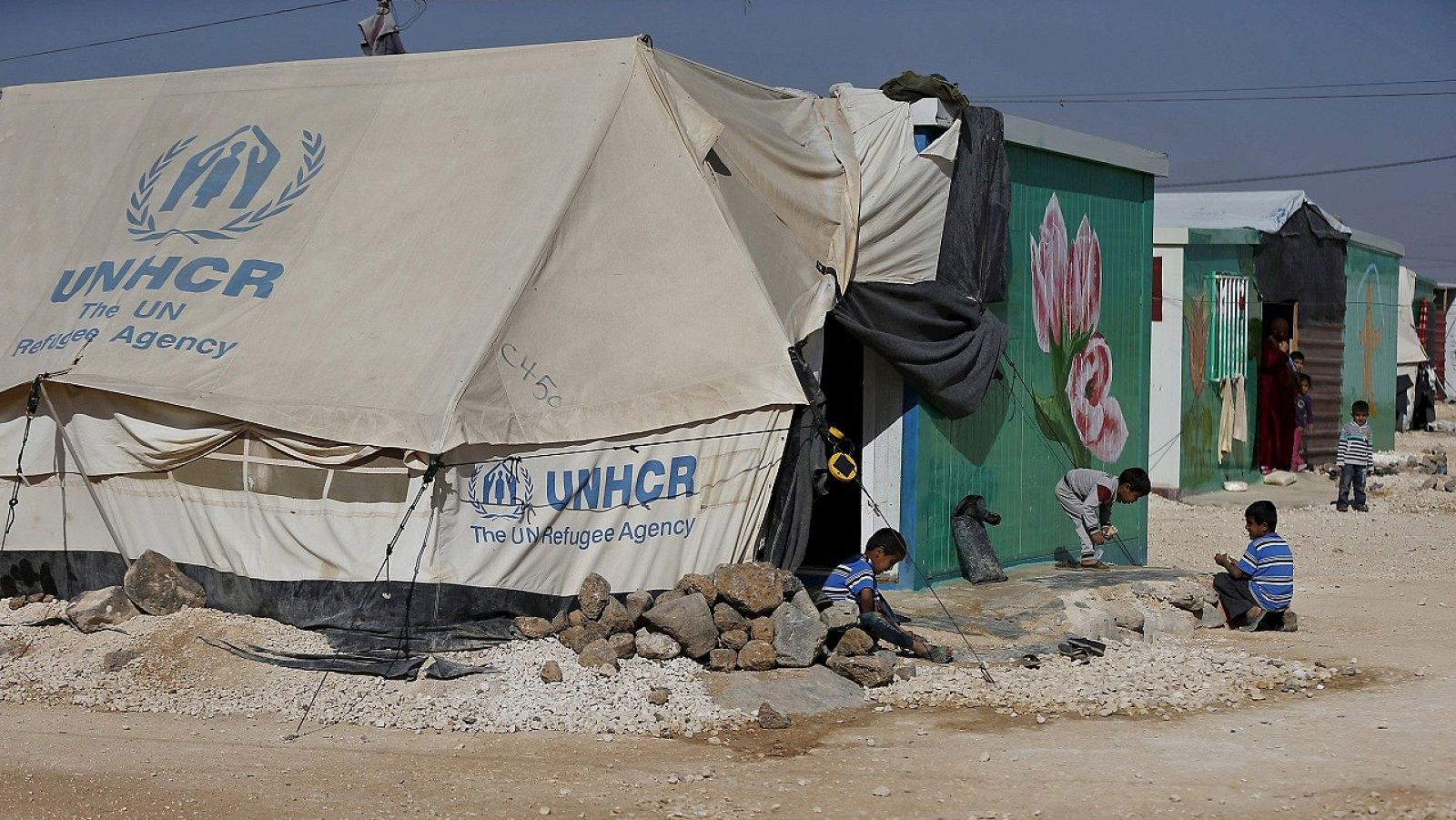 Refugiados sirios en el campo de Al Zaatari, cerca de la ciudad de Mafraq, en Jordania, el 29 de noviembre de 2015. REUTERS/Muhammad Hamed