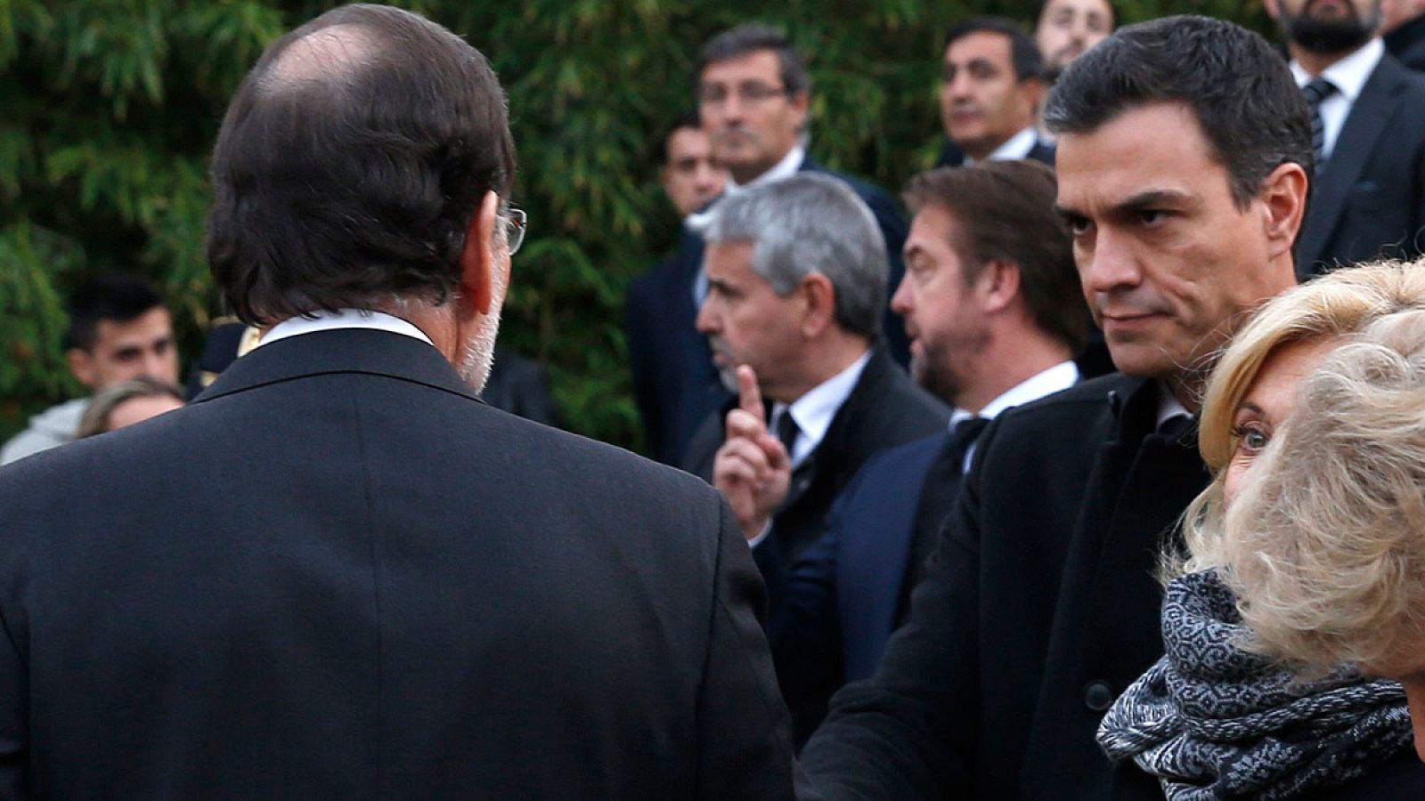 Mariano Rajoy saluda a Pedro Sánchez durante el funeral de Estado por los policías fallecidos en Kabul.