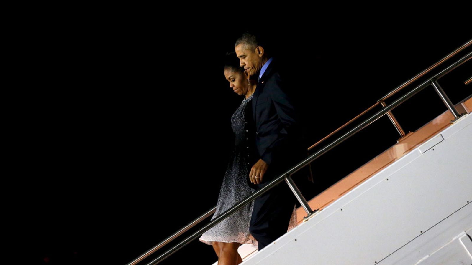 Obama llegando a San Bernardino donde se ha reunido con los familiares de las víctimas del atentado.