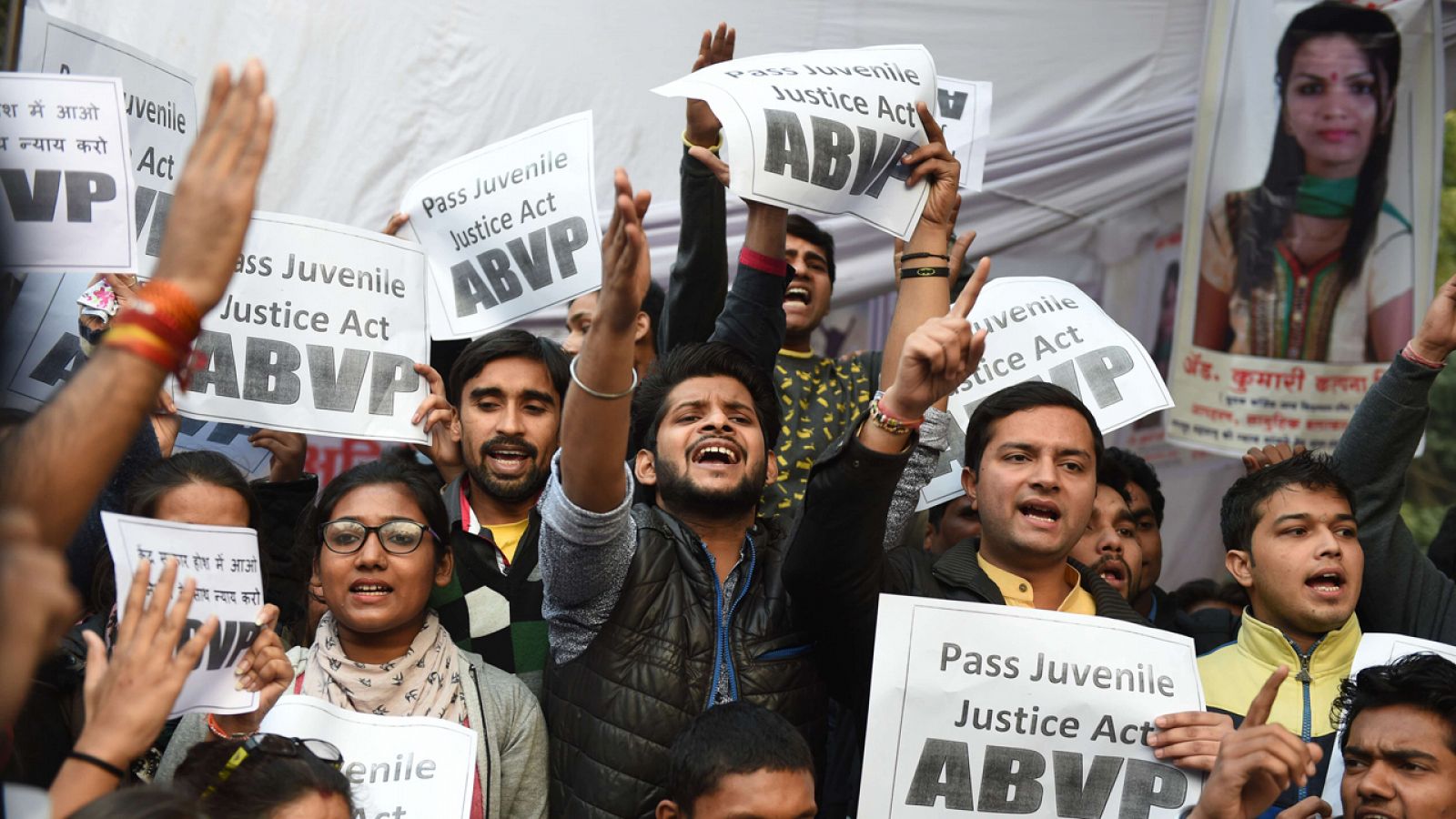 Manifestantes indios protestan por la liberación de un violador en Nueva Delhi