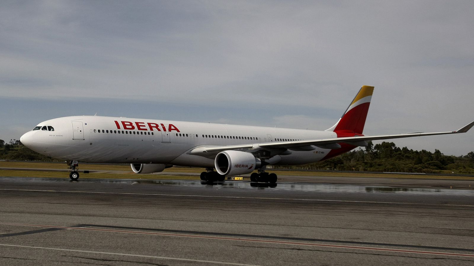 Un Airbus 330 de Iberia en el aeropuerto internacional José María Córdova de Rionegro (Colombia)