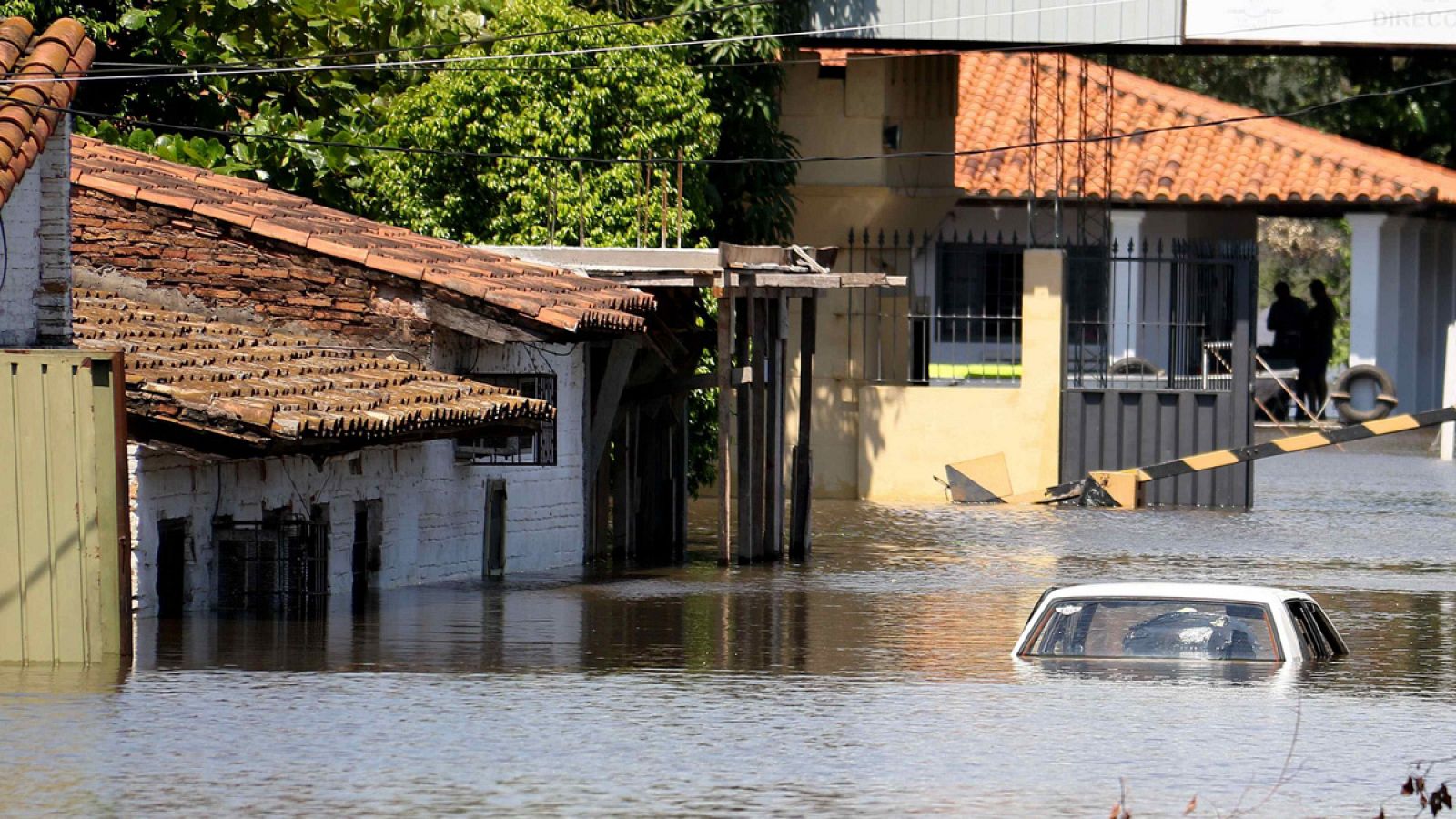Un barrio de Asunción inundado a raíz de la subida del río Paraguay