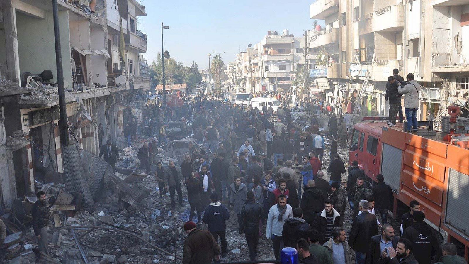 Lugar del doble atentado con bomba en el distrito de Zahra, en Homs, el 28 de diciembre de 2015. REUTERS/SANA (agencia oficial siria)